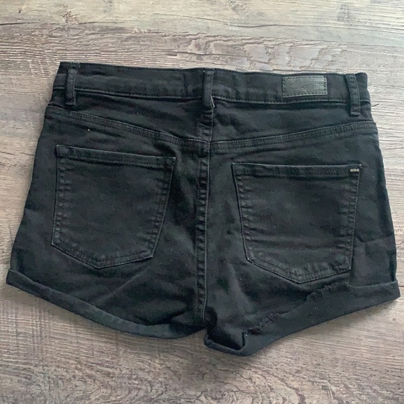 Shorts - Picture 3 of 3